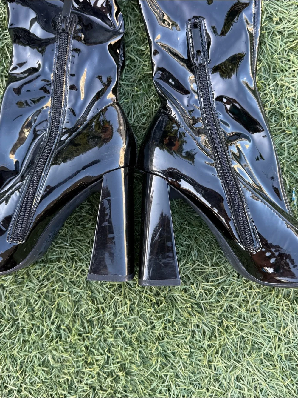 ✨ Zara black patent faux-leather over-the-knee boots,